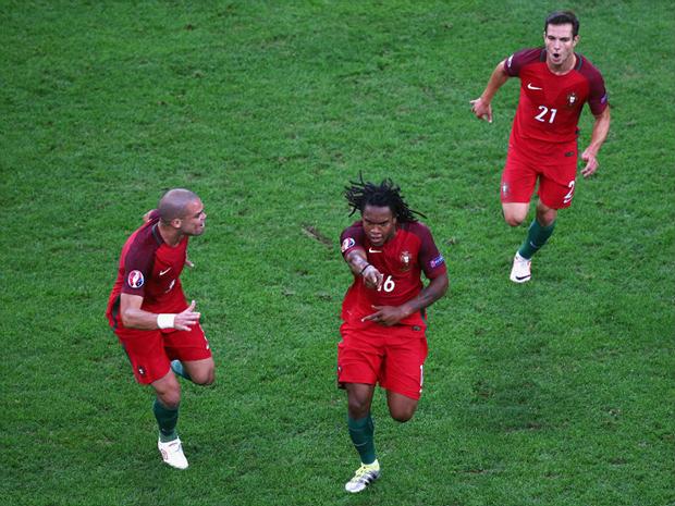 Sanches corre para comemorar o gol anotado no duelo contra a Polônia nesta quinta-feira