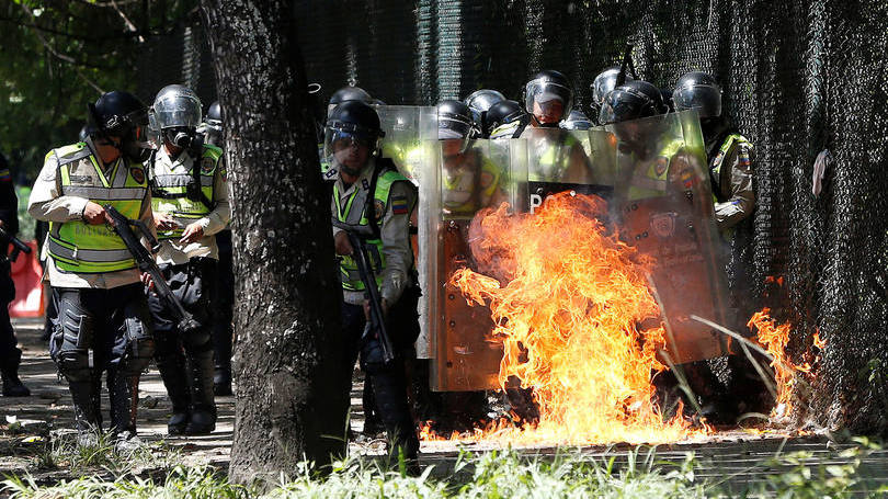 Protestos: durante a manifestação, apareceram vários supostos partidários do governo que, entre gritos e golpes, enfrentaram os opositores