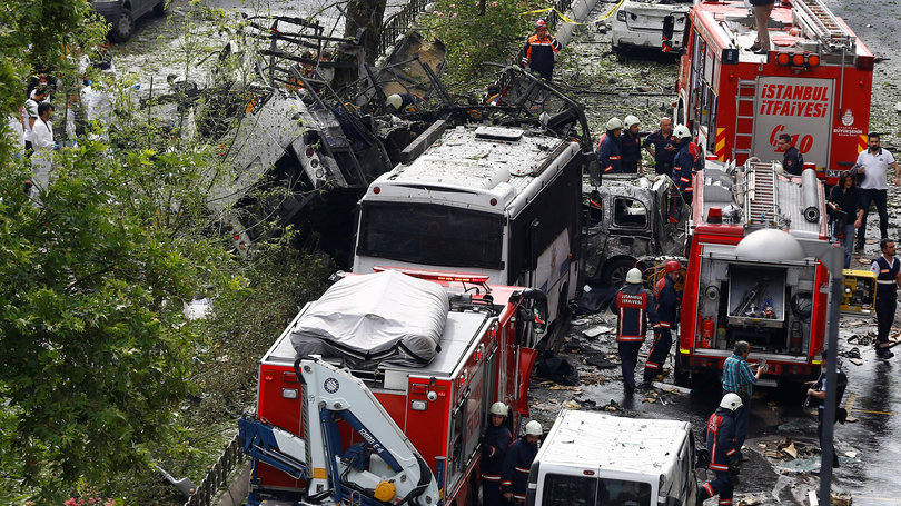 rro-bomba explode e atinge ônibus no centro histórico de Istambul, na Turquia, matando pelo menos 11 pessoas