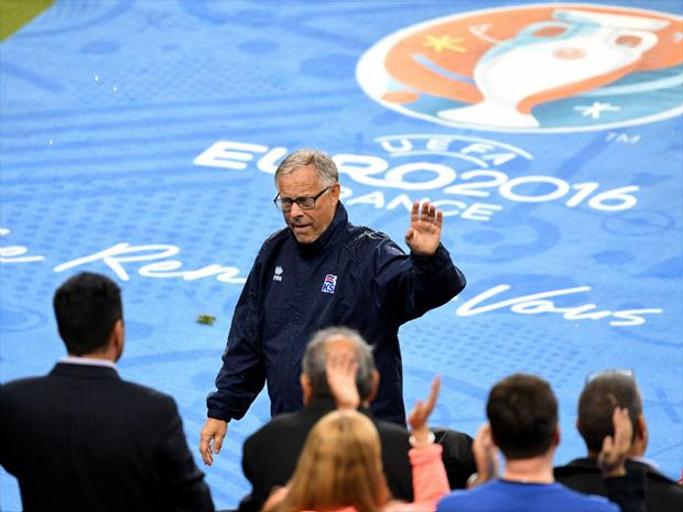 Treinador sueco fez história após a modesta seleção da Islândia derrotar gigantes do futebol mundial e surpreender na Eurocopa