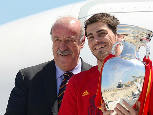 Iker Casillas e Vicente Del Bosque entraram em atrito após eliminação da Espanha na Eurocopa