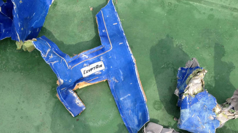 Destroços do avião da EgyptAir: análise anterior do gravador de dados do voo revelou que havia fumaça no lavatório e em alguns equipamentos