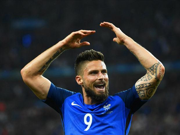 Giroud marcou duas vezes na goleada da França sobre a sensação do torneio, a Islândia