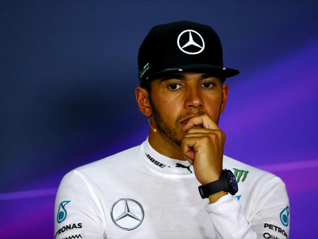 Lewis Hamilton não quer ceder a companheiro de equipe, mas sim continuar brigando com ele pelo título