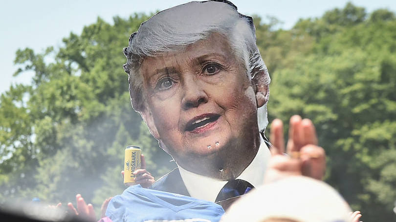 Montagem com o rosto de Hillary e de Trump: apenas 43% dos votantes democratas e 40% dos republicanos gostam do nome escolhido pelos seus partidos para a disputa