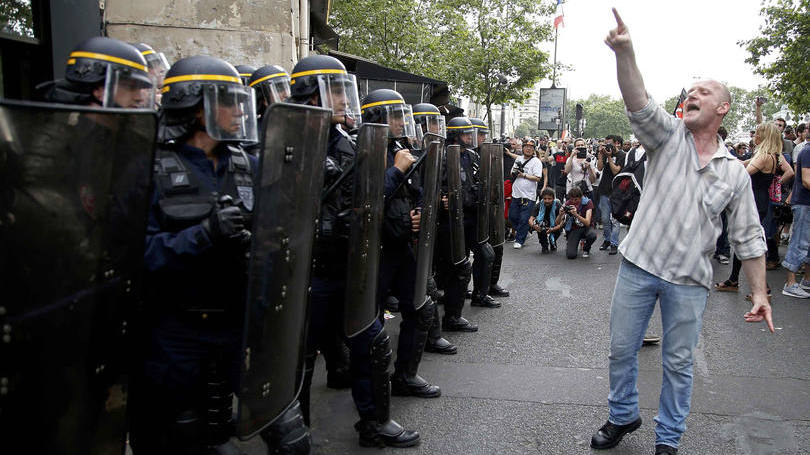 Protesto: o Executivo explica que com esta reforma quer combater um desemprego endêmico - superior a 10%