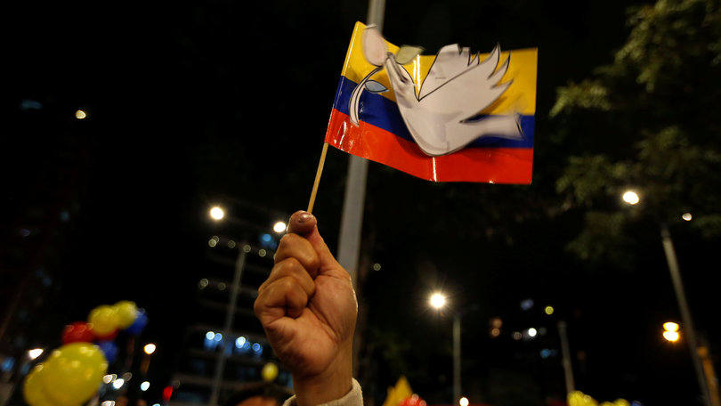 Paz: colombianos comemoram nas ruas acordo com as Farc