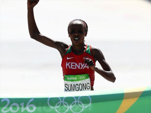 Jemima Jelagat Sumgong acabou assegurando a medalha de ouro na maratona feminina 