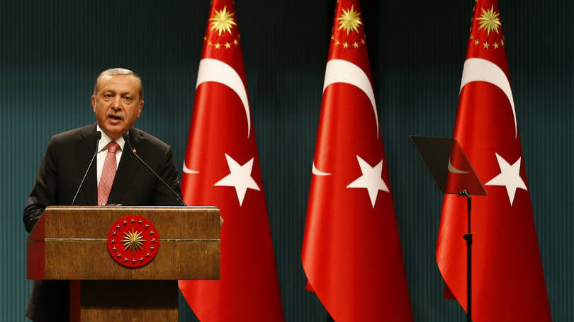O presidente da Turquia, Recep Tayyip Erdogan: "Nossas operações contra as organizações terroristas vão continuar até o fim"