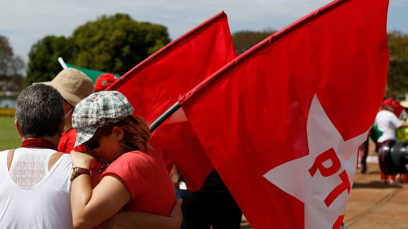 PT: o Brasil que verdadeiramente tingiu de vermelho o contingente com o carismático e popular Luiz Inácio Lula da Silva e Dilma Rousseff