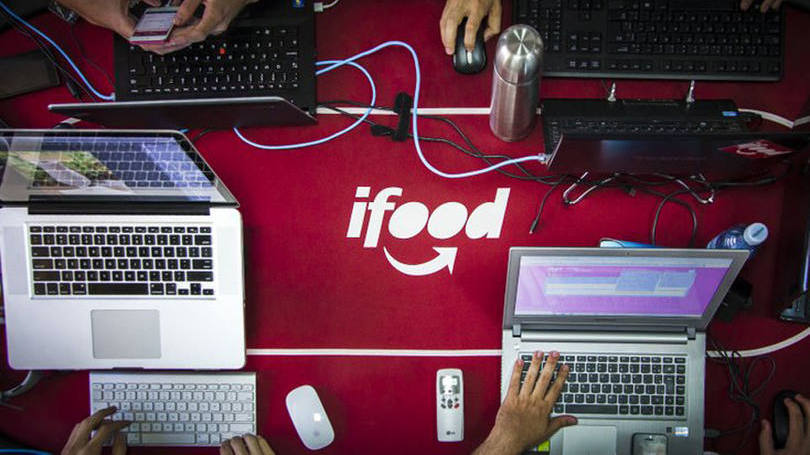 iFood: para pedir comida, o usuário precisa baixar e cadastrar-se no SpoonRocket, que tem versões para Android e iOS