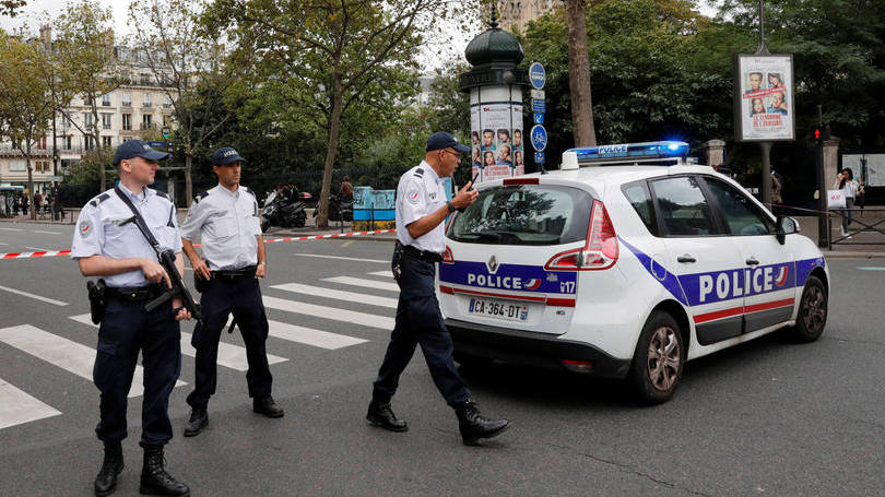 Polícia francesa: o jovem foi detido no leste da França, segundo uma das fontes