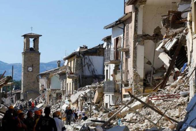 Pela terceira vez em pouco mais de dois meses, os habitantes do centro da Itália foram surpreendidos por um forte terremoto, o mais potente em 36 anos