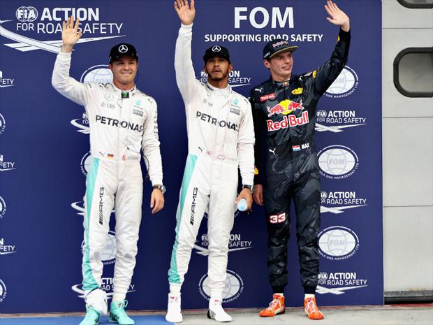 Hamilton superou Rosberg e ficou com a pole position na Malásia 