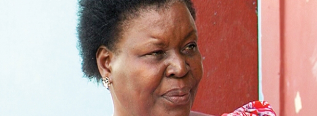 “MOÇAMBICANOS DEVEM-SE ENCONTRAR COM AS ORIGENS E TRADIÇÕES PARA SUPERAR SUAS CRISES ”- PAULINA CHIZIANE