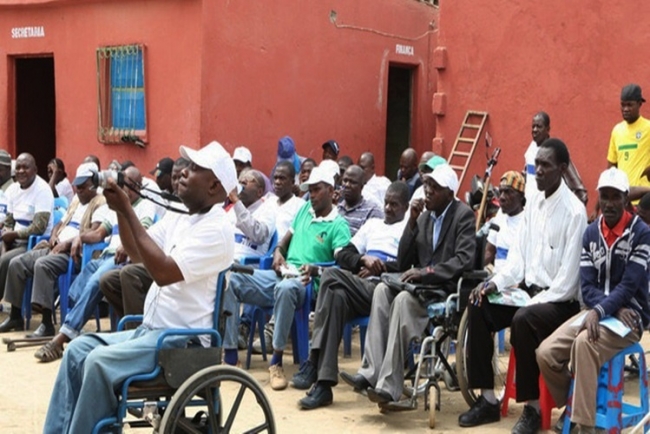 “TORNAR A PESSOA DEFICIENTE AUTO-SUFICIENTE PARA REDUZIR SUA DISCRIMINAÇÃO” CIDÁLIA CHAÚQUE