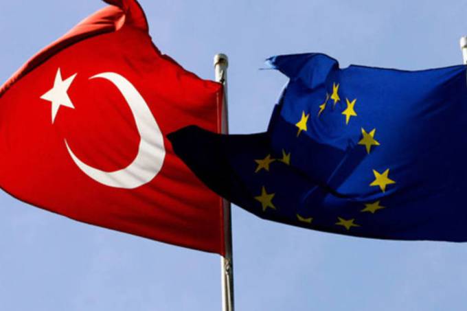 Turquia e UE: "No futuro, devemos cooperar mais com a UE diante de grandes desafios"