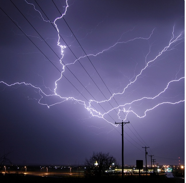 ALERTA DE CHUVAS ACOMPANHADAS DE VENTOS FORTES A PARTIR DE HOJE NA REGIÃO CENTRO