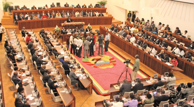 PARLAMENTO APRECIA PROJECTO DE RESOLUÇÃO DA COMISSÃO DE INQUÉRITO