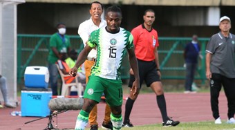 Simon da Nigéria desafiando as expectativas do pai na Copa das Nações