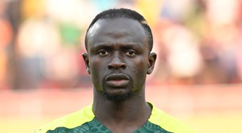 Mané retoma treino no Senegal após lesão na cabeça