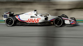 Equipe Haas F1 deixa de lado as cores do patrocinador russo