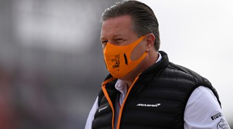 Chefe da McLaren pede liderança mais forte na F1