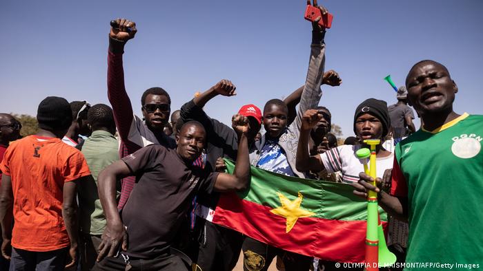 Presidente do Burkina Faso demite-se após golpe de Estado