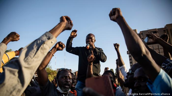 Sanções à vista? Cimeira da CEDEAO debate crise no Burkina Faso