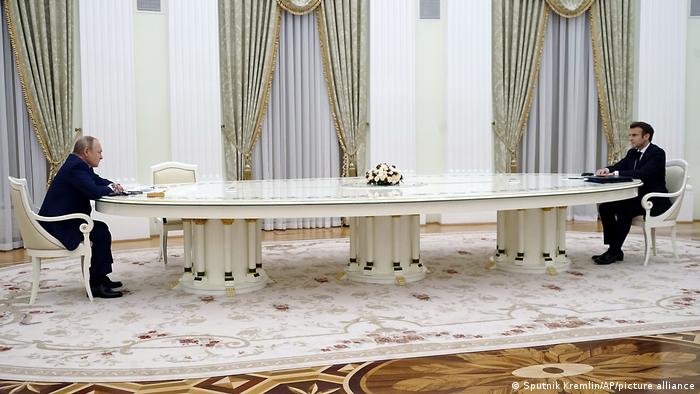 Macron compreensivo com Rússia e Scholz ameaça