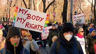 Movimentos anti-vacinação vivem à margem da sociedade na Áustria