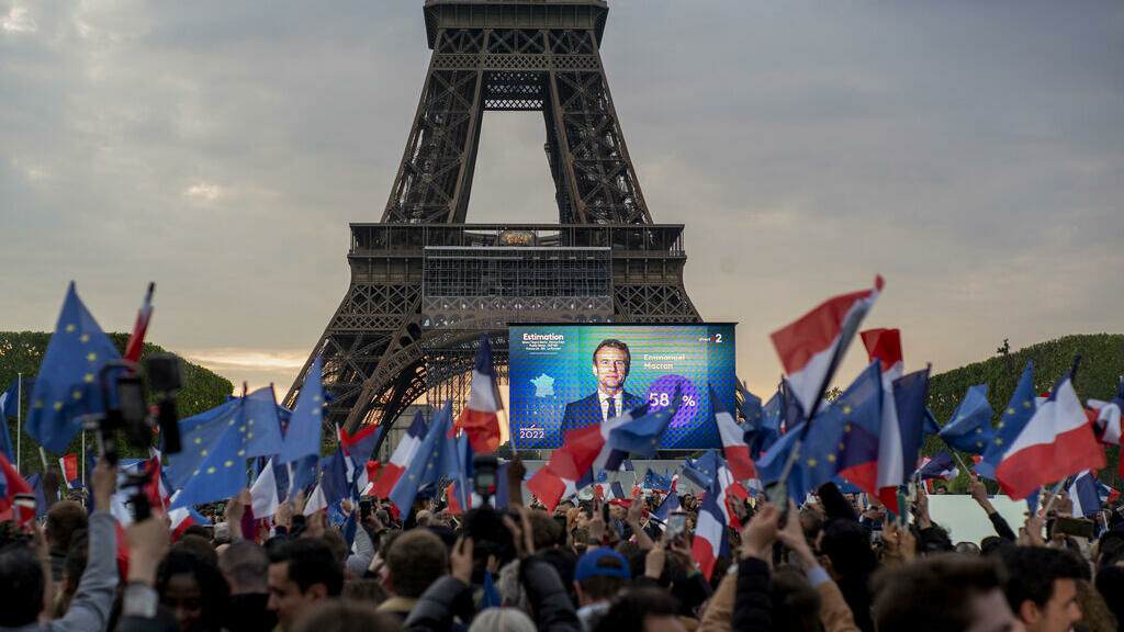 Reacções afluem depois da vitória de Macron nas presidenciais francesas