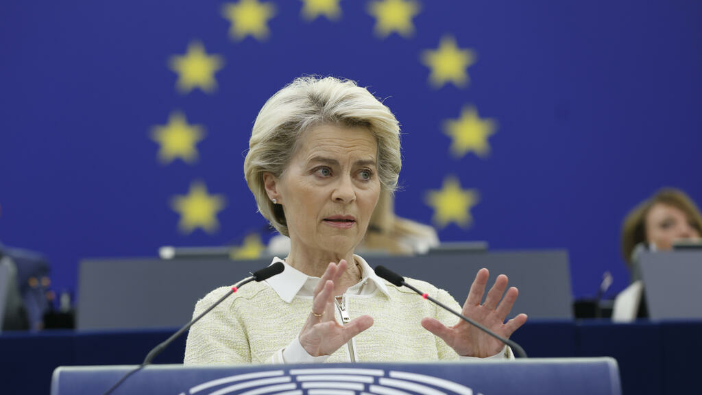 Ursula von der Leyen propõe embargo total ao petróleo russo