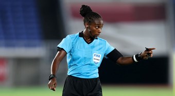 Árbitra ruandesa cria história na Copa das Nações Africanas