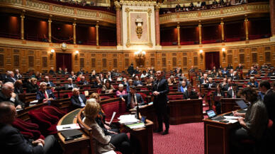 Senado francês adopta polémica e impopular reforma das pensões