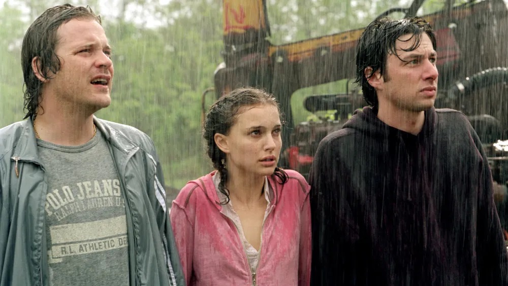 ‘Garden State’ aos 20: Zach Braff, Natalie Portman e mais na camisola do wallpaper, a levar Jean Smart para a “Bong School” e a dar um “impulso” às canelas