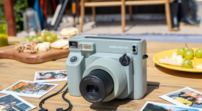 Fujifilm Lança a Nova Instax WIDE 400: A Revolução das Fotografias Instantâneas de Grupo