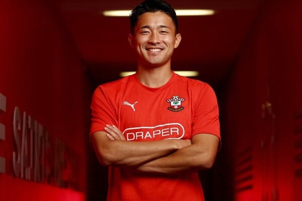 Sugawara é o novo dono da asa direita do Southampton