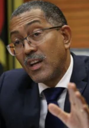  Angola prevê acrescentar 75 mil barris diários à produção com FPSO Kaminho