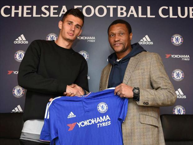 Matt Miazga, de 1,93m, foi criado nas categorias de base do Red Bulls, e estreou no profissional com 18 anos, em 2013