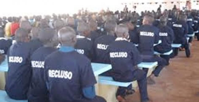No Niassa, trinta e cinco reclusos deixaram esta quinta-feira, legalmente, a cadeia provincial.
