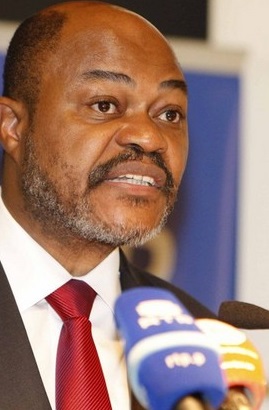 Governo angolano oficializa entrega da gestão de fundo cinco anos depois
