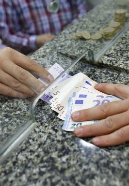 Angola já pode optar por cobrar impostos em moeda estrangeira