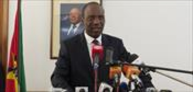 PRIMEIRO-MINISTRO INTERAGE COM DIPLOMATAS AFRICANOS NO VIETNAME