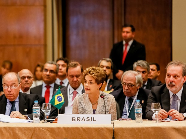 Dilma desembarcou em Assunção na manhã desta segunda e seguiu direto para o Centro de Convenções Conmebol.