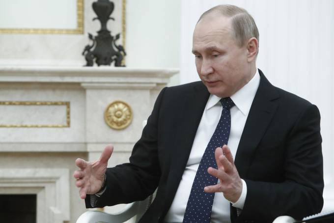 Putin propõe a Bolton estudar melhorias nas relações entre Rússia e EUA