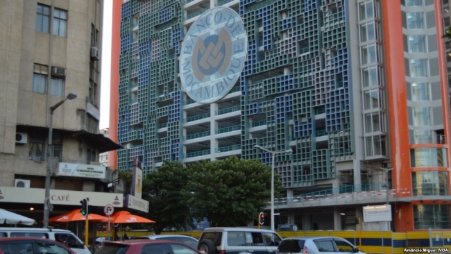 De acordo com o Banco Central, as novas notas estarão assinadas pelo actual governador do Banco de Moçambique, Rogério Zandamela.