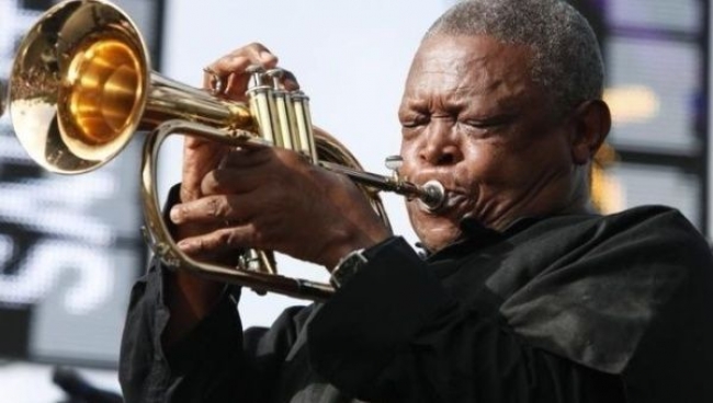 TROMPETISTA DE JAZZ HUGH MASEKELA MORREU AOS 78 ANOS