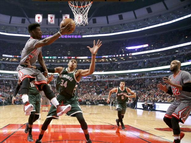 Ala da franquia de Chicago foi o principal destaque da vitória, a 5ª seguida do time na temporada regular, por 117 a 106 sobre a equipe de Milwaukee