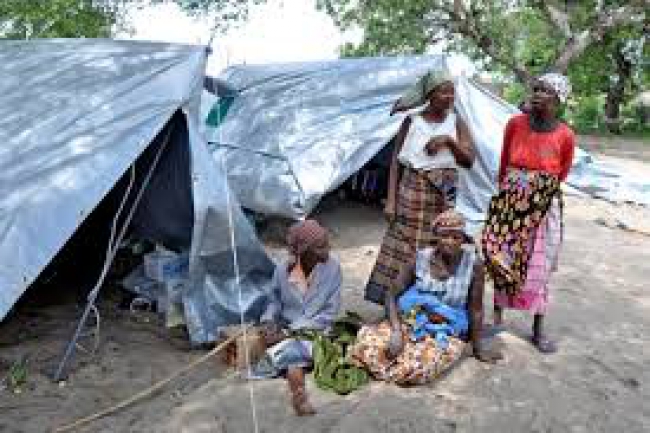 O donativo é constituído por alimentos, rolos plásticos para a cobertura das casas e insecticidas para a pulverização intra-domiciliária
